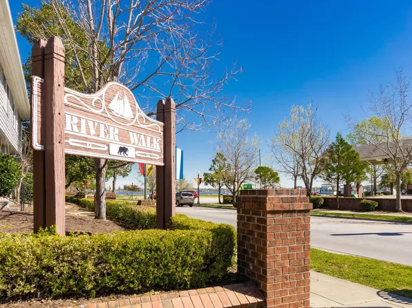 330 River Walk Dr, New Bern, NC 28560