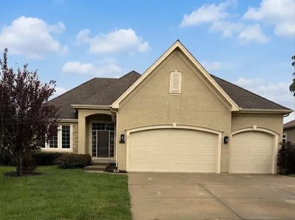 24111 W 121st St, Olathe, KS 66061