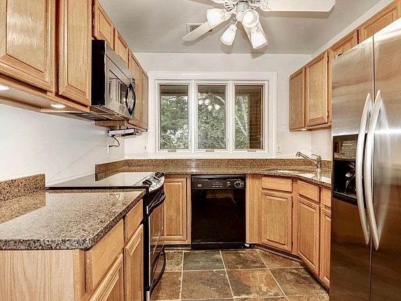 5th image of 1857 N Uhle St #1