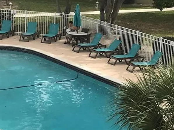 270 Layne Blvd APT 308, Hallandale, FL 33009