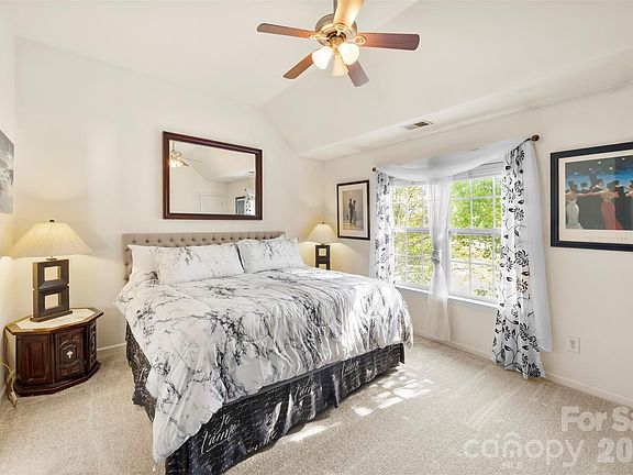 4th image of 624 Cliffs Inn Cir