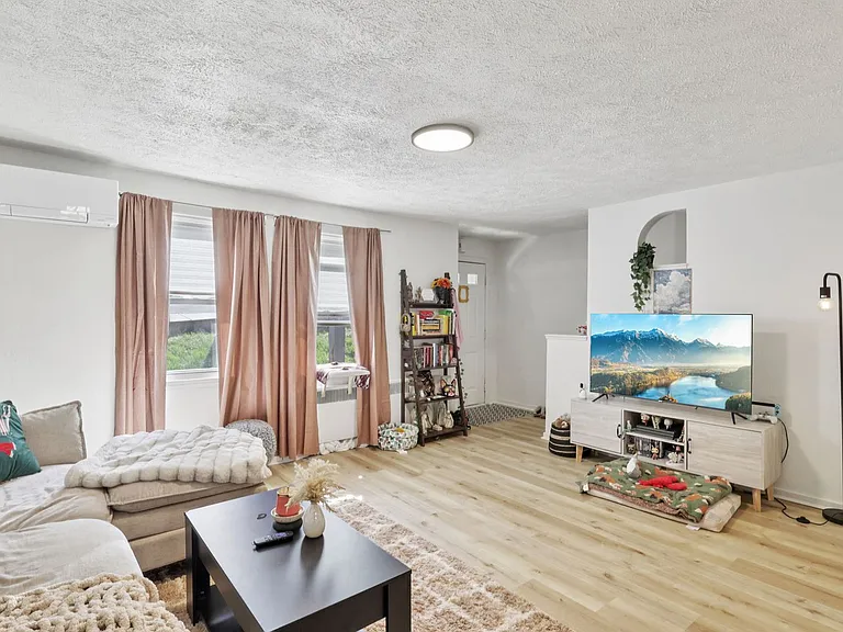 Charming 1, 2, and 3-Bedroom Townhomes in a Quiet Pittsburgh Neighborhood — Photo 68
