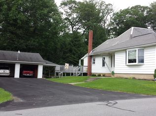 131 Sanders Rd, Pen Argyl, PA 18072