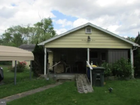 1437 Cockleys Meadow Dr, Boiling Springs, PA 17007