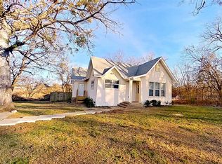 1004 Bois D Arc St, Commerce, TX 75428