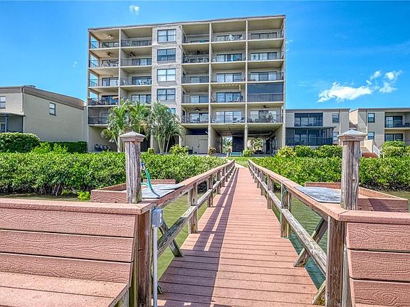 3rd image of 19725 Gulf Blvd APT 27