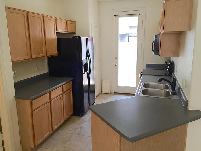 9021 E Glade Ave — Photo 7