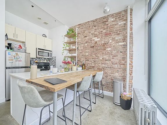 3rd image of 157 Suffolk St #109
