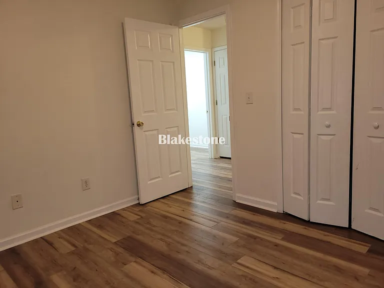 111 Lake Valley Ln — Photo 32
