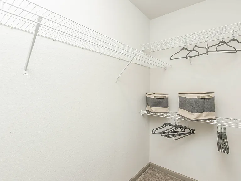 Sola South Lux Apartments — Photo 27