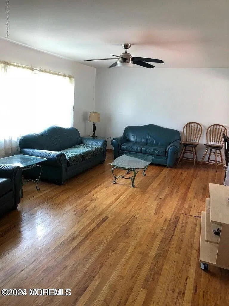 3 bed, 2.5 bath, 1288 sqft, $2,500 — Photo 3