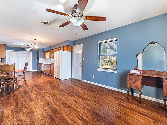 5th image of 209 W Eliff St