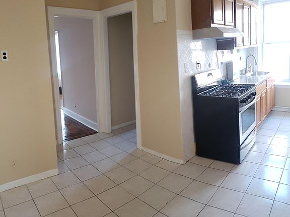 5th image of 678 Rockaway Pkwy APT 2R