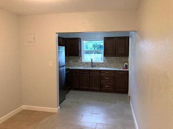 4th image of 1131 NW 4th Ave