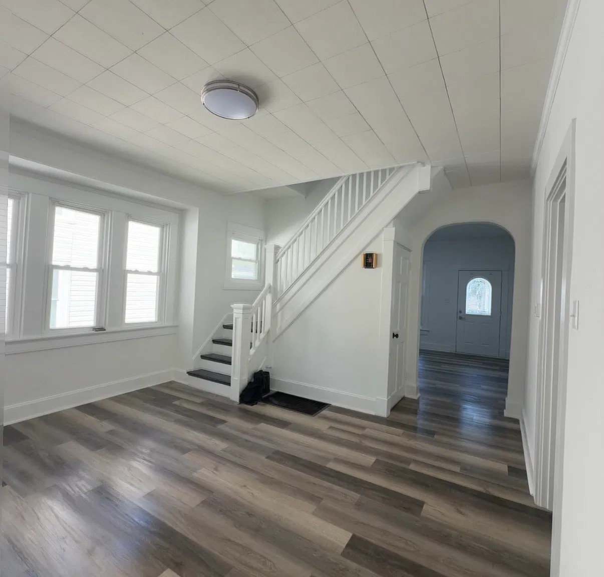 4 bed, 2500 sqft, $2,200 — Photo 1
