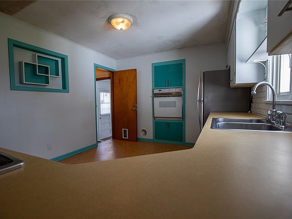 4th image of 379 Norran Dr