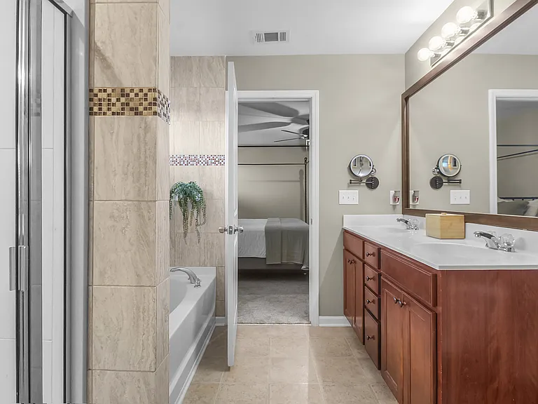 153 Hamilton Grv — Photo 32