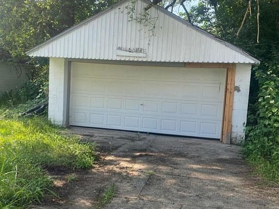 4th image of 17227 Curtis St