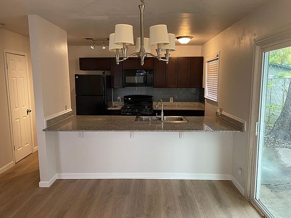 4th image of 7201 Grand Canyon Dr #B