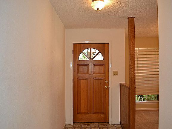 4th image of 15903 Castaway Ct