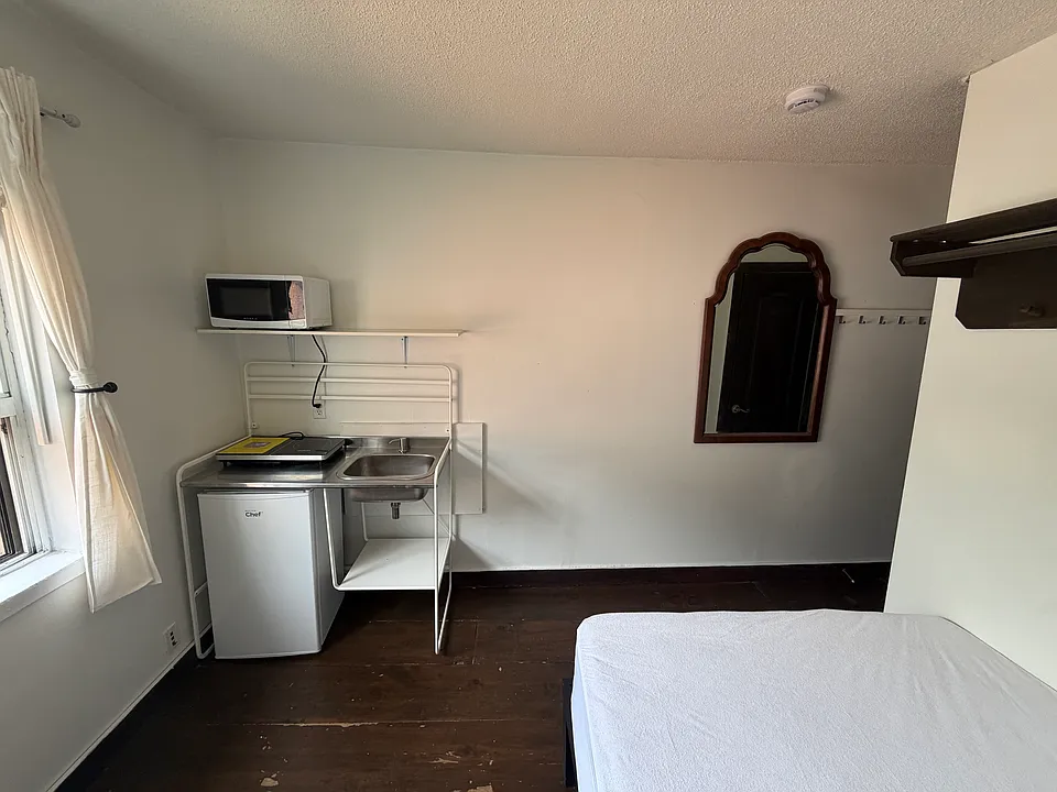 83 Spadina Rd #305