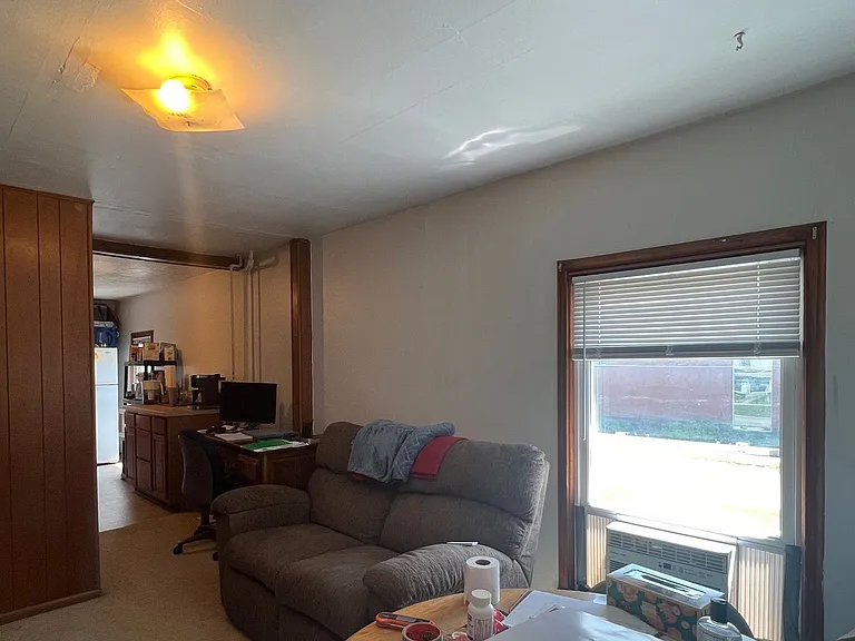 Comfortable Old Home converted into Apartments — Photo 21