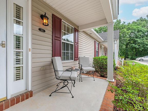 5th image of 401 Royal Gardens Ct
