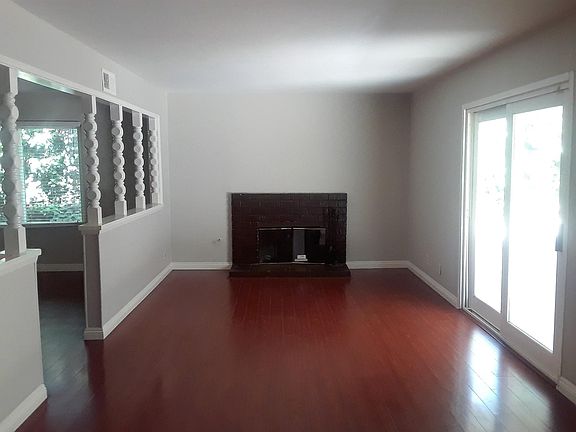 4th image of 3026 E Valley View Ave
