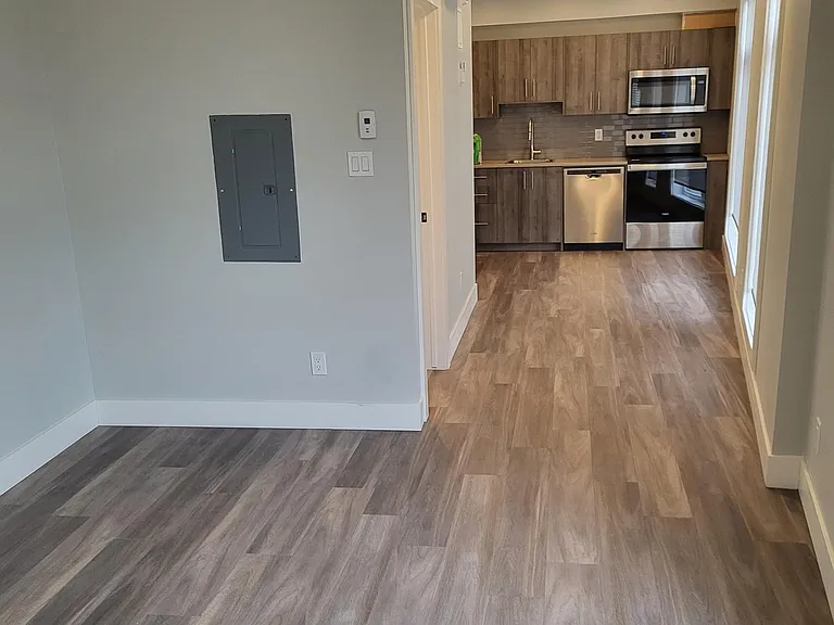 144 Renfrew Ave — Photo 8
