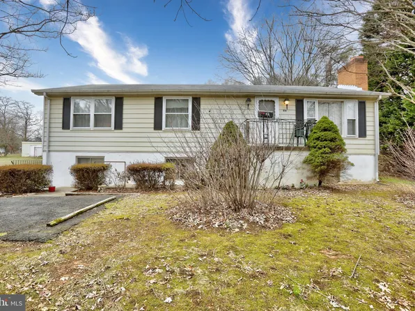 816 Utterback Store Rd, Great Falls, VA 22066