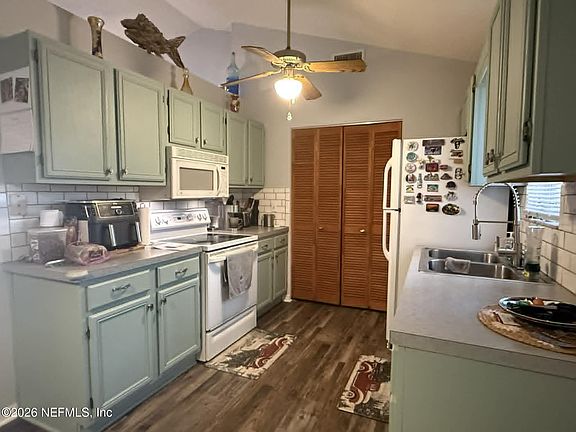5th image of 209 SCOTT Street