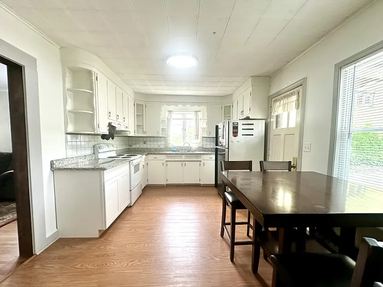 1057 Lincoln St #1 — Photo 2