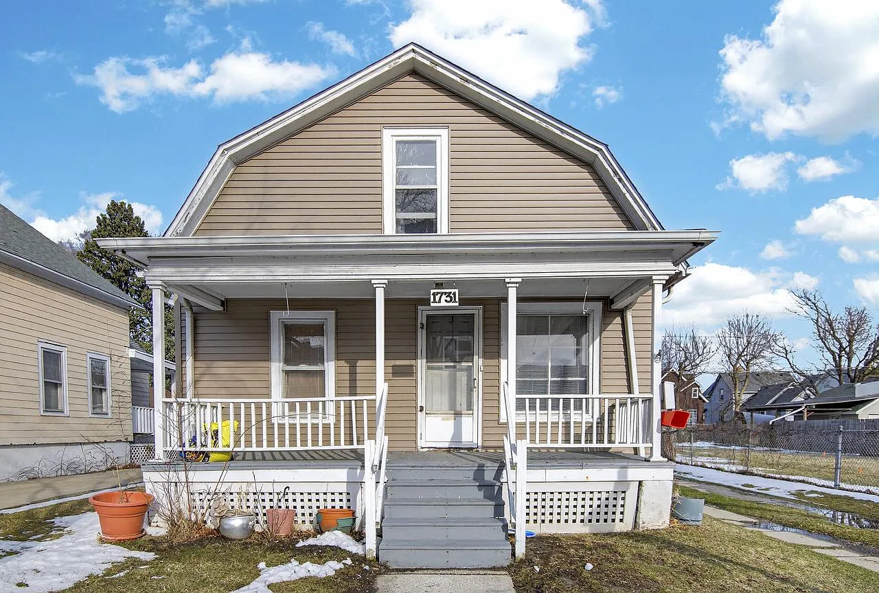 1731 Grand AVENUE photo 1