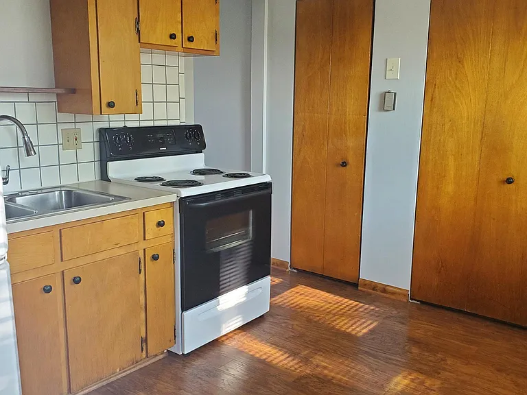 1447 Ellwood Ave SW — Photo 3
