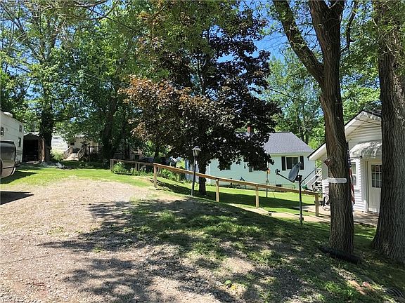 5th image of 14792 Edgewater Dr
