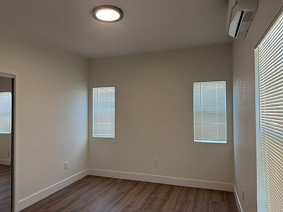 5th image of 240 1/2 Acacia Ave