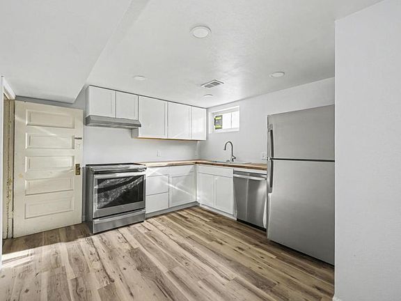 4th image of 1846 12th Ave #Basement