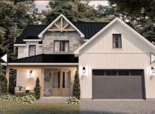 26 Hemlock Rd, Andover, NJ 07821