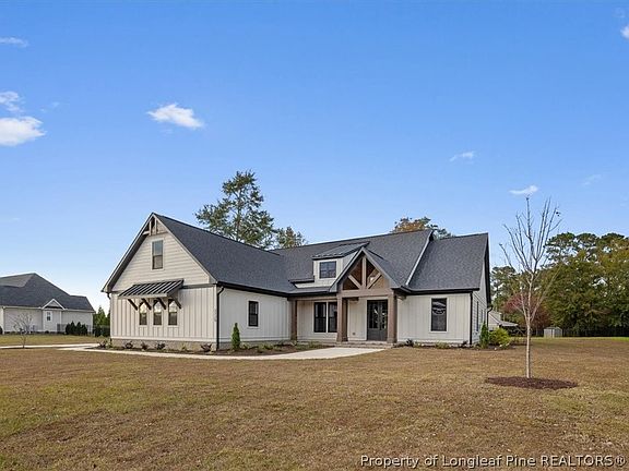 3rd image of 3729 Riverhill Dr
