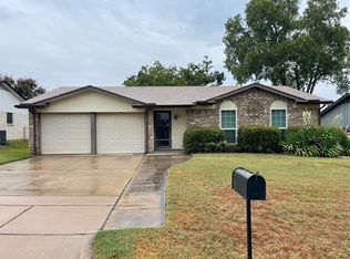 411 Mockingbird Dr, Mansfield, TX 76063