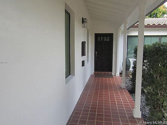 4th image of 9350 NE 9th Pl #1