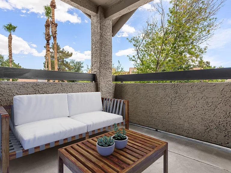 Solis at Flamingo — Photo 33