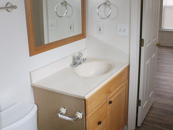 Hall Bath with Tub/Shower & Tile Floor