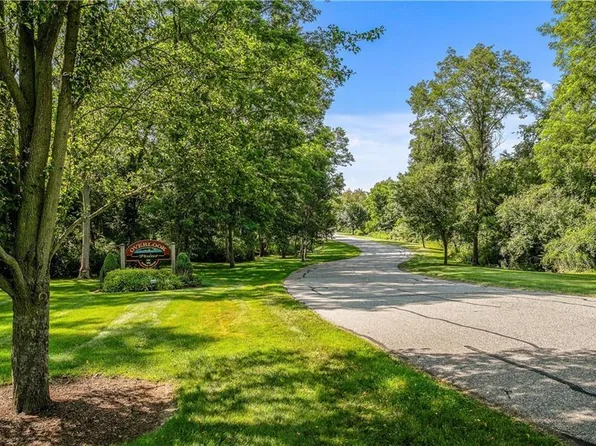 268 Rolling Hill Rd, Portsmouth, RI 02871