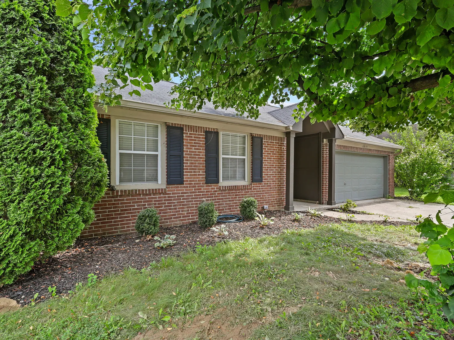 3 bed, 1220 sqft, $2,400 — Photo 2