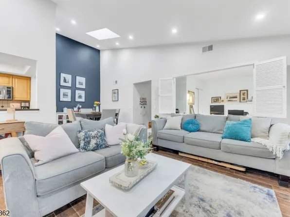 33 Foxwood Court, Bedminster Twp., NJ 07921