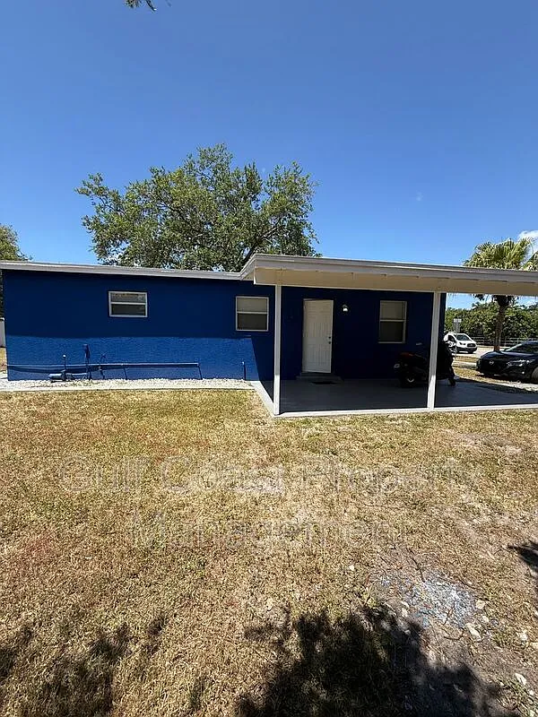 2 bed, 1.0 bath, 897 sqft, $1,600 — Photo 1