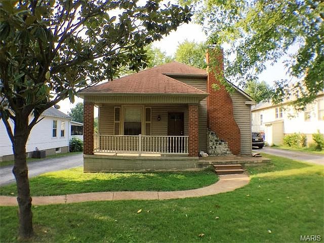 1st image of 928 W Main St
