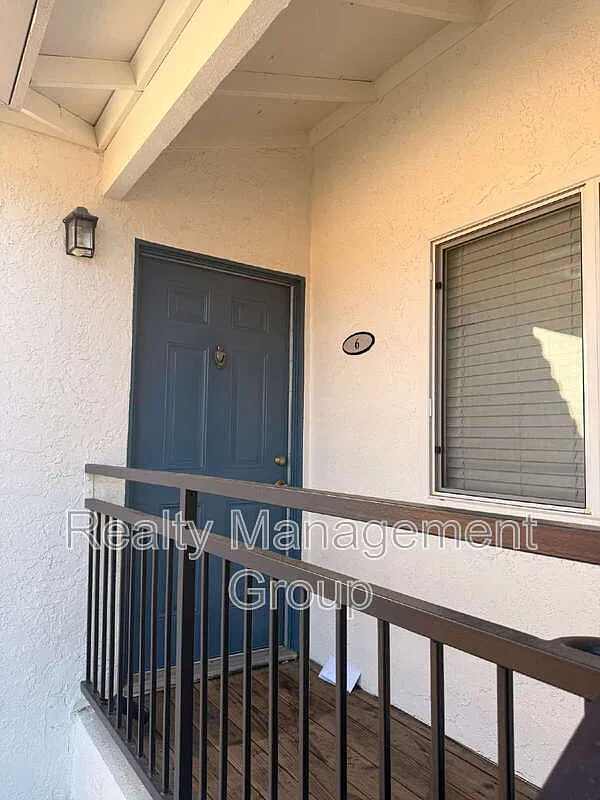 2 bed, 2.0 bath, 821 sqft, $2,495 — Photo 2