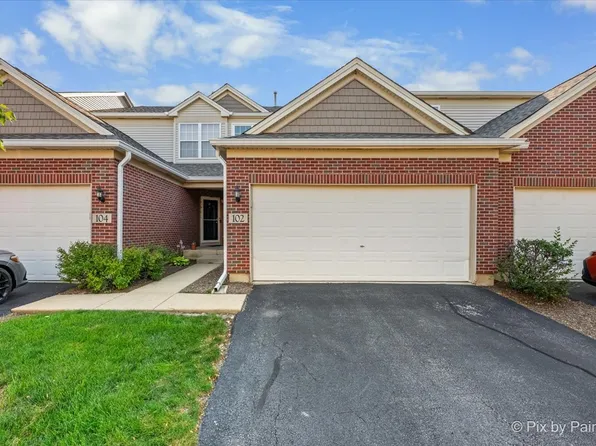 102 Neutrenton Ave, Elgin, IL 60120